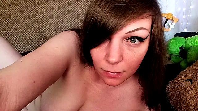 GamerGirlRoxyAndLee online show from 1, 2, 2025