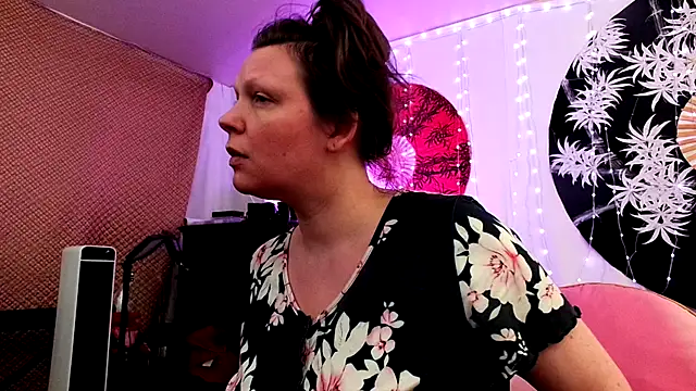 GamerGirlRoxyAndLee online show from 16, 7, 2026