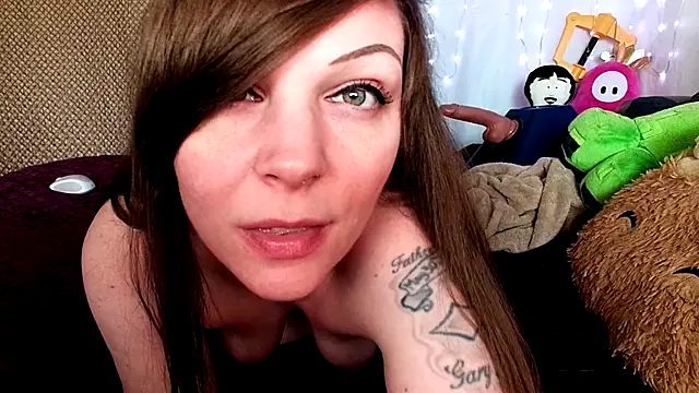 GamerGirlRoxyAndLee online show from 15, 2, 2025