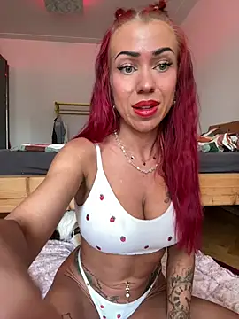 Snapshot of Pia_July_ chatting on 15, 6, 2026 Pia July online show from 15, 6, 2026