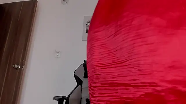 Hanna Risso online show from 28, 11, 2025