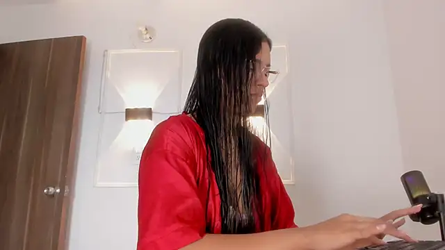 Hanna Risso online show from 25, 5, 2026
