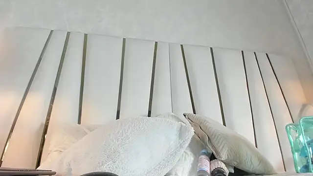 elena mature online show from 30, 5, 2026
