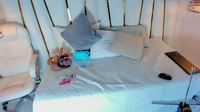 elena mature online show from 15, 4, 2026