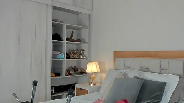 elena mature online show from 4, 10, 2025