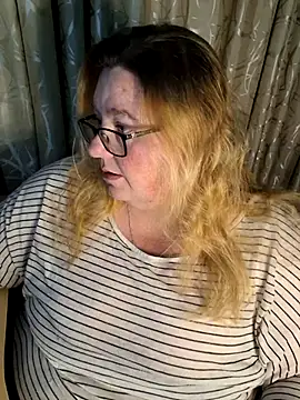 Snapshot of Iceprincess2bad4u chatting on 27, 5, 2026 Iceprincess2bad4u online show from 27, 5, 2026