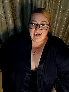 Snapshot of Iceprincess2bad4u chatting on 2, 6, 2026 Iceprincess2bad4u online show from 2, 6, 2026