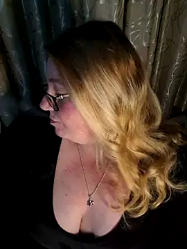 Snapshot of Iceprincess2bad4u chatting on 18, 6, 2026 Iceprincess2bad4u online show from 18, 6, 2026