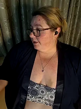 Snapshot of Iceprincess2bad4u chatting on 21, 5, 2026 Iceprincess2bad4u online show from 21, 5, 2026