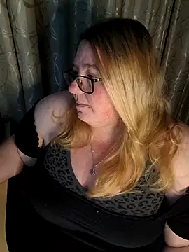 Snapshot of Iceprincess2bad4u chatting on 9, 6, 2026 Iceprincess2bad4u online show from 9, 6, 2026