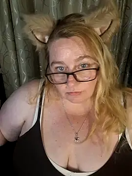 Snapshot of Iceprincess2bad4u chatting on 6, 2, 2026 Iceprincess2bad4u online show from 6, 2, 2026