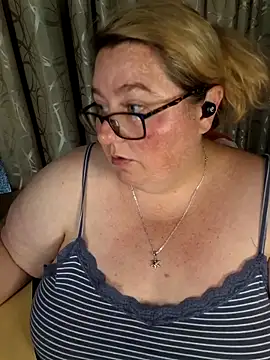 Snapshot of Iceprincess2bad4u chatting on 19, 4, 2026 Iceprincess2bad4u online show from 19, 4, 2026
