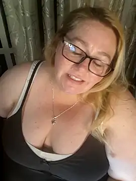 Snapshot of Iceprincess2bad4u chatting on 9, 2, 2026 Iceprincess2bad4u online show from 9, 2, 2026