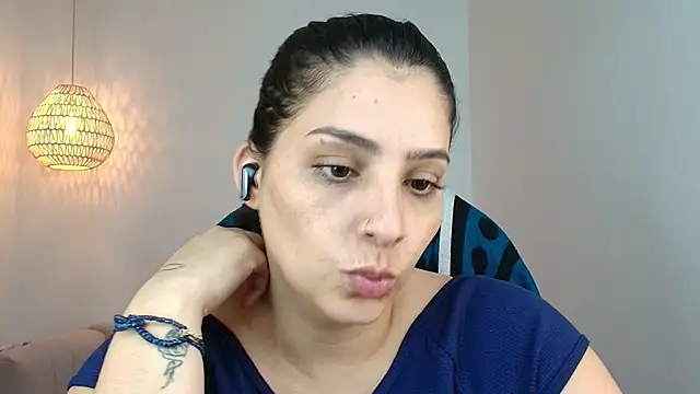 Snapshot of YummyAnna_ chatting on 6, 5, 2026 YummyAnna online show from 6, 5, 2026