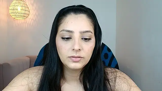 Snapshot of YummyAnna_ chatting on 8, 4, 2026 YummyAnna online show from 8, 4, 2026