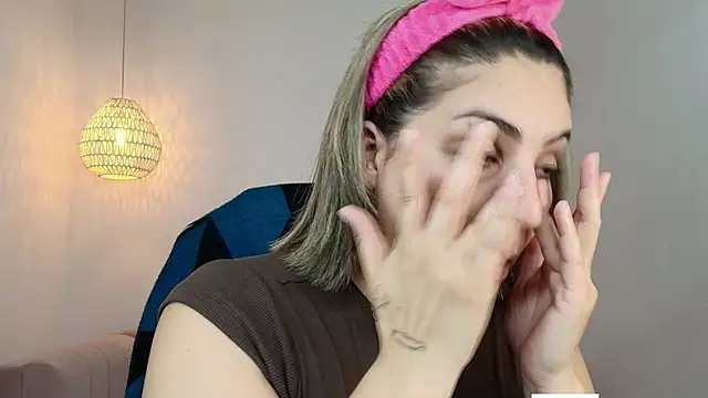 YummyAnna  online show from 18, 6, 2026