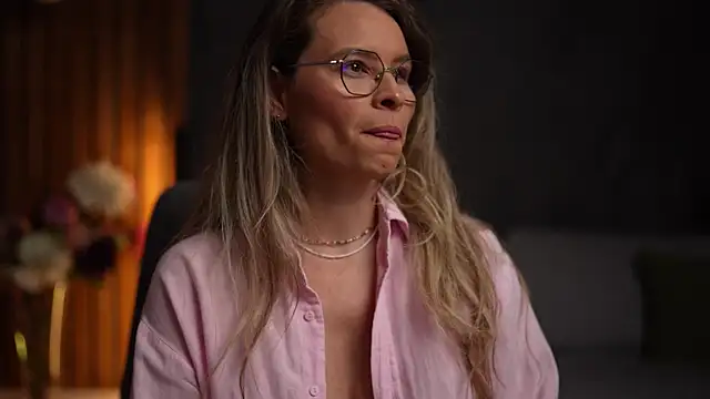 BrandyWhite online show from 25, 11, 2025