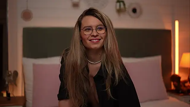 BrandyWhite online show from 28, 3, 2026