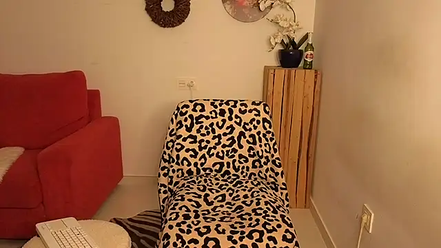 Snapshot of Milf-Ella chatting on 7, 6, 2026 Milf-Ella online show from 7, 6, 2026