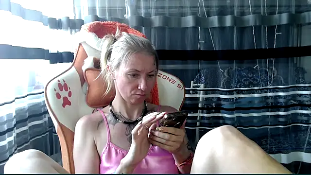 Snapshot of cold_lollipop chatting on 17, 4, 2026 cold lollipop online show from 17, 4, 2026