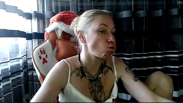 Snapshot of cold_lollipop chatting on 21, 4, 2026 cold lollipop online show from 21, 4, 2026