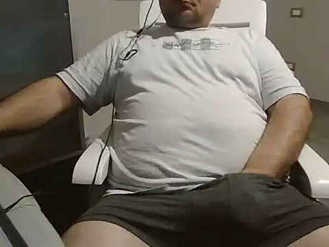 Snapshot of iron_boy80 chatting on 18, 2, 2025 iron boy80 online show from 18, 2, 2025