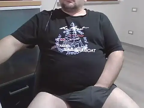 Snapshot of iron_boy80 chatting on 5, 2, 2025 iron boy80 online show from 5, 2, 2025