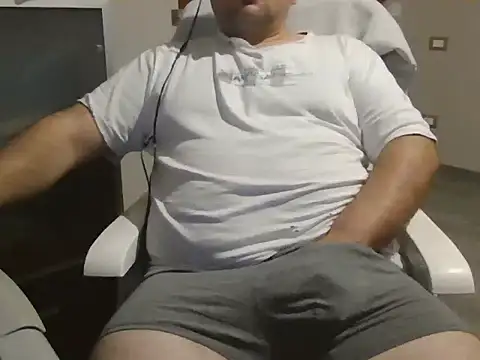 Snapshot of iron_boy80 chatting on 16, 11, 2025 iron boy80 online show from 16, 11, 2025