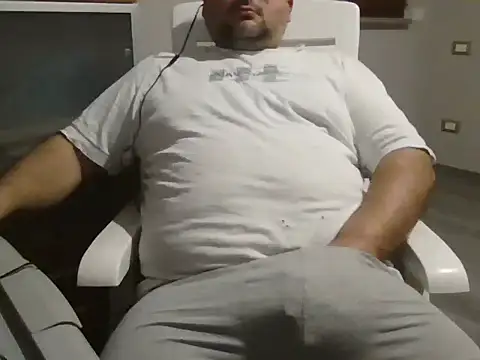 Snapshot of iron_boy80 chatting on 13, 11, 2025 iron boy80 online show from 13, 11, 2025