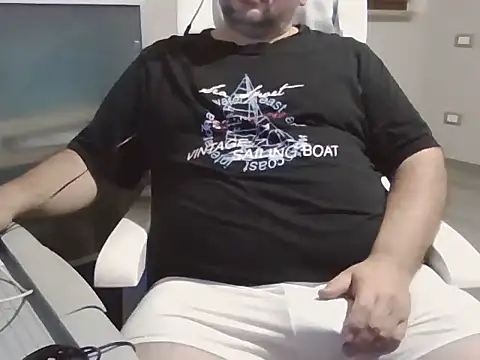 Snapshot of iron_boy80 chatting on 11, 11, 2025 iron boy80 online show from 11, 11, 2025