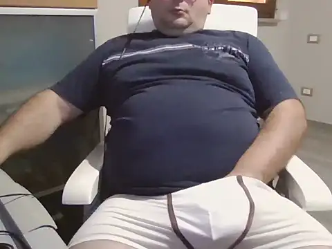 Snapshot of iron_boy80 chatting on 5, 11, 2025 iron boy80 online show from 5, 11, 2025