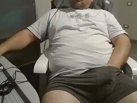 Snapshot of iron_boy80 chatting on 17, 2, 2025 iron boy80 online show from 17, 2, 2025