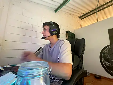 Max TheHorseDick online show from 13, 9, 2025