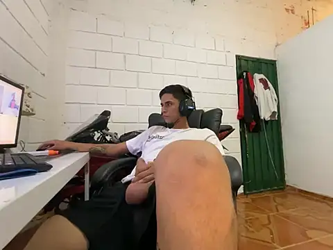 Max TheHorseDick online show from 18, 9, 2025