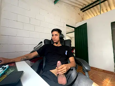 Max TheHorseDick online show from 10, 9, 2025