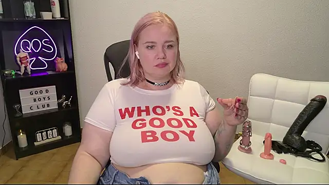 Snapshot of MargotGrey chatting on 7, 6, 2026 MargotGrey online show from 7, 6, 2026