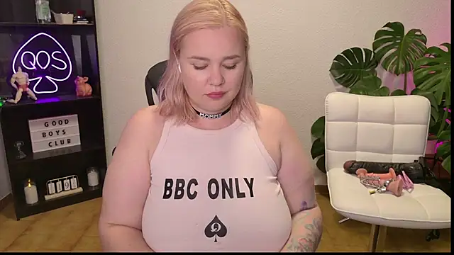 Snapshot of MargotGrey chatting on 19, 6, 2026 MargotGrey online show from 19, 6, 2026