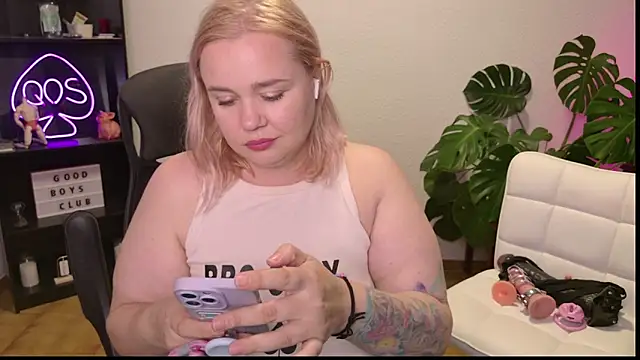 Snapshot of MargotGrey chatting on 28, 6, 2026 MargotGrey online show from 28, 6, 2026
