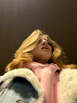 Snapshot of -AngelAri- chatting on 6, 11, 2025 -AngelAri- online show from 6, 11, 2025