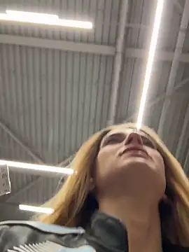 Snapshot of -AngelAri- chatting on 4, 10, 2025 -AngelAri- online show from 4, 10, 2025