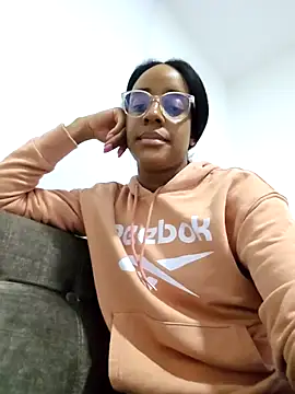 Snapshot of Maya_Lewis chatting on 5, 10, 2025 Maya Lewis online show from 5, 10, 2025