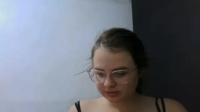 Snapshot of HellenMiyer1111 chatting on 4, 7, 2026 HellenMiyer1111 online show from 4, 7, 2026