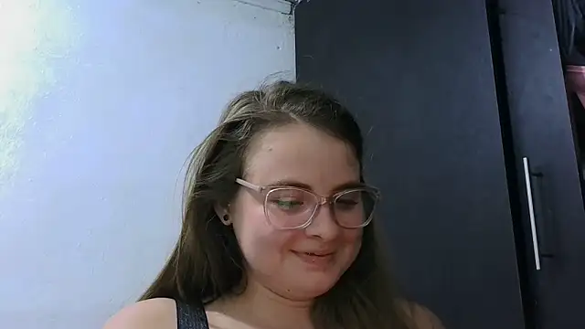Snapshot of HellenMiyer1111 chatting on 14, 6, 2026 HellenMiyer1111 online show from 14, 6, 2026