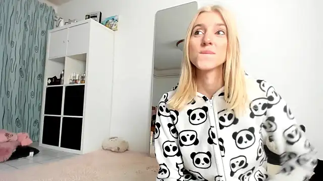 KenzieDawton online show from 24, 10, 2025