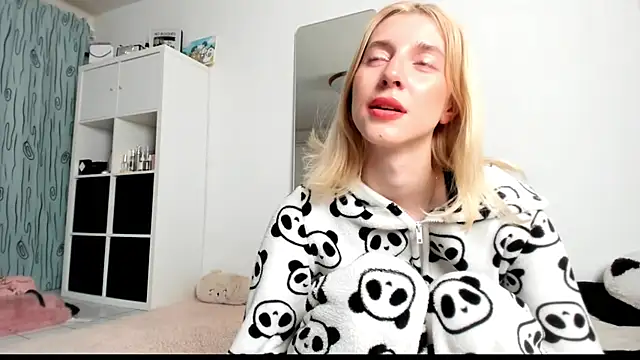 KenzieDawton online show from 15, 3, 2025