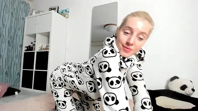 KenzieDawton online show from 13, 10, 2025