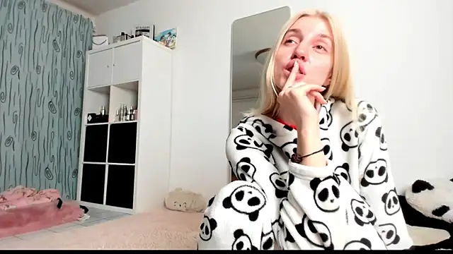 KenzieDawton online show from 27, 2, 2025