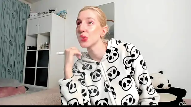 KenzieDawton online show from 9, 3, 2025