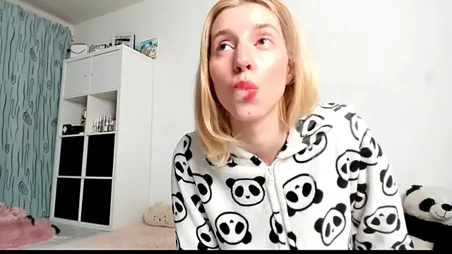 KenzieDawton online show from 16, 3, 2025