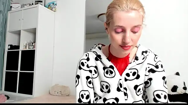 KenzieDawton online show from 8, 3, 2025